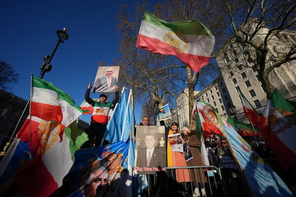 Σιαμάκ Ετεμάντι: «Οι Ιρανοί έχουν δείξει εντυπωσιακή αντοχή και θάρρος»