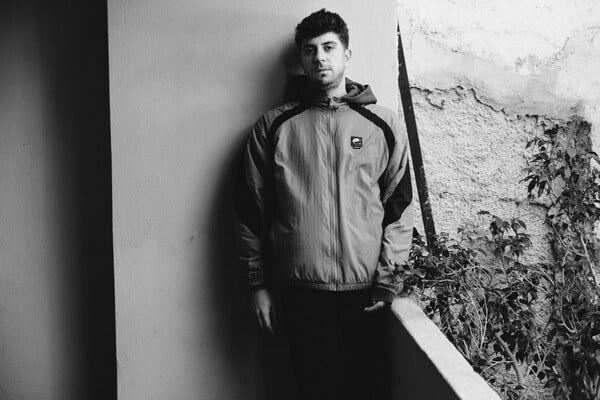 Κωνσταντίνος Σκουρλέτης: «Πώς γίνεται να μην παρατηρείς όσα συμβαίνουν γύρω σου και να μην τα εισάγεις στην τέχνη σου;»