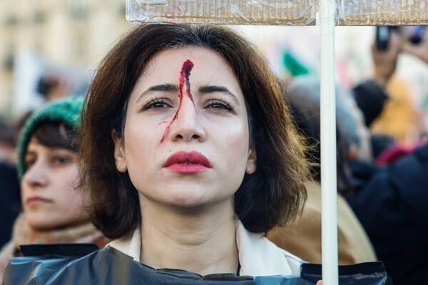 Σιαμάκ Ετεμάντι: «Οι Ιρανοί έχουν δείξει εντυπωσιακή αντοχή και θάρρος»