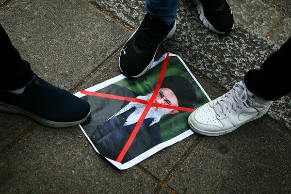 Σιαμάκ Ετεμάντι: «Οι Ιρανοί έχουν δείξει εντυπωσιακή αντοχή και θάρρος»