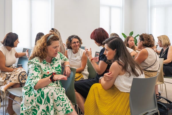 Sisterhoods: Κοινότητες που σε βοηθάνε να εξελιχθείς 