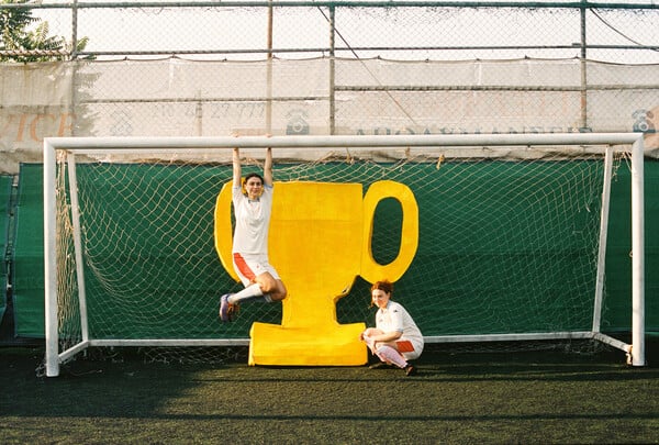 Ο τρυφερός, αναλογικός κόσμος της Ληλένας Μαρίνου