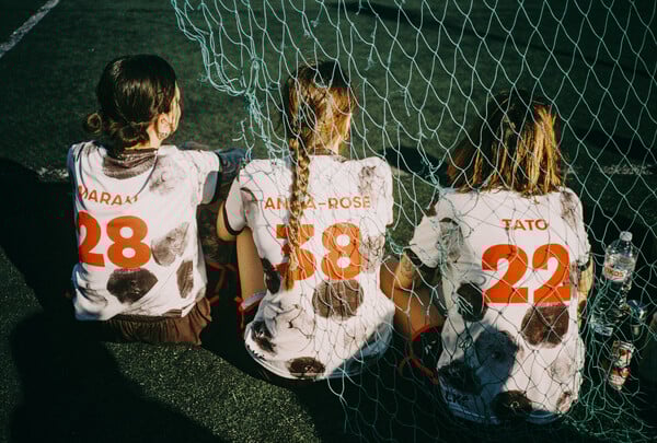 Ο τρυφερός, αναλογικός κόσμος της Ληλένας Μαρίνου