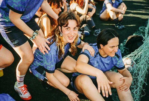 Ο τρυφερός, αναλογικός κόσμος της Ληλένας Μαρίνου