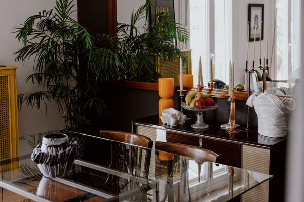 Ένα σπίτι που δεν κρύβεται/Ένα ηλιόλουστο ρετιρέ με vintage ψυχή