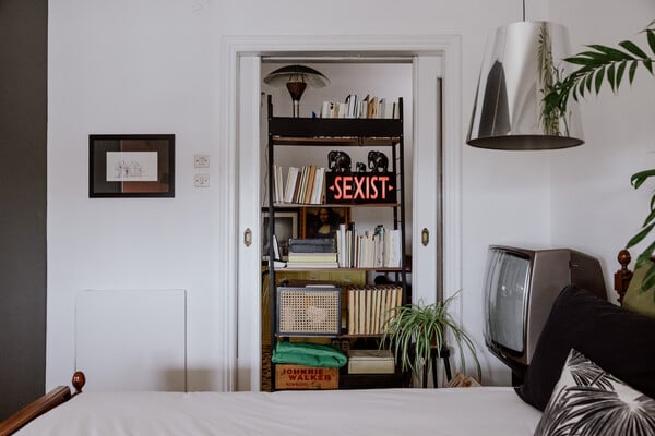 Ένα σπίτι που δεν κρύβεται/Ένα ηλιόλουστο ρετιρέ με vintage ψυχή