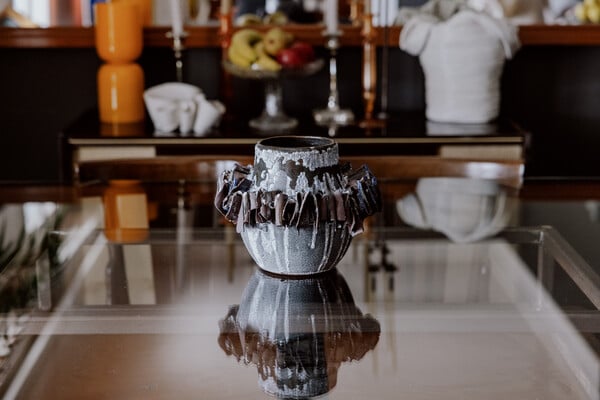 Ένα σπίτι που δεν κρύβεται/Ένα ηλιόλουστο ρετιρέ με vintage ψυχή