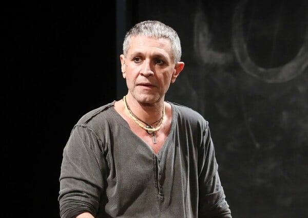 ΑΙΜΙΛΙΟΣ ΧΕΙΛΑΚΗΣ ΙΡΑΝ ΜΕΣΗ ΑΝΑΤΟΛΗ 