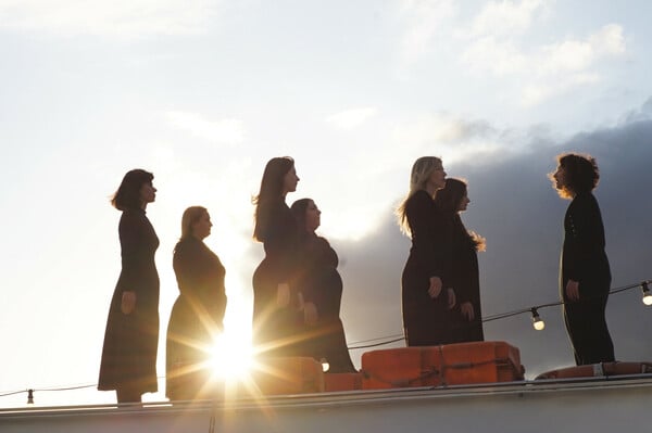 Γιατί ’ναι μαύρα τα βουνά;