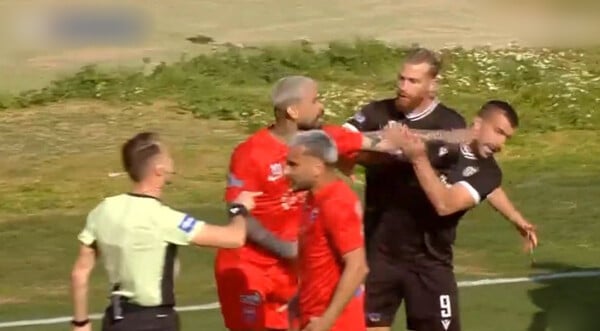 Αγώνας Πανιώνιος - Καλαμάτα: Ποδοσφαιριστής χτύπησε στο πρόσωπο αντίπαλο και αποβλήθηκε