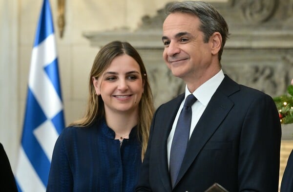 Σοφία Μητσοτάκη: «Η ξεφτίλα δεν έχει όρια» - Η απάντηση της κόρης του πρωθυπουργού για την επιστροφή από το Ντουμπάι