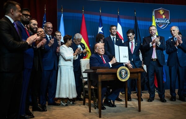 ΤΡΑΜΠ ΚΑΡΤΕΛ ΛΑΤΙΝΙΚΗ ΑΜΕΡΙΚΗ ΚΟΥΒΑ ΜΕΤΑ ΙΡΑΝ