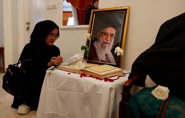 ΔΙΑΔΟΧΟΣ ΧΑΜΕΝΕΙ ΝΕΟΣ ΑΝΩΤΑΤΟΣ ΗΓΕΤΗΣ ΙΡΑΝ