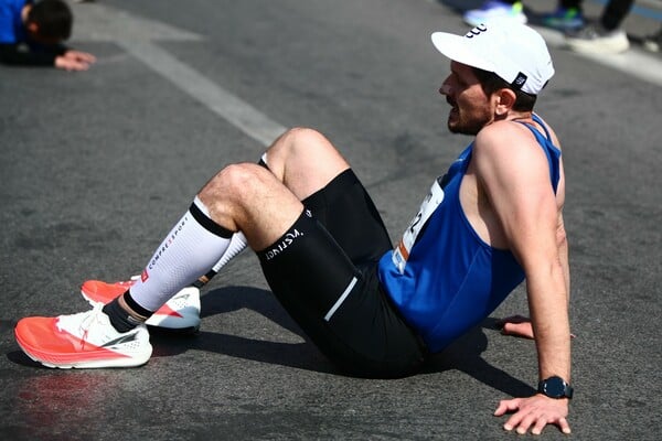 Ημιμαραθώνιος Αθήνας 2026: Μικροί και μεγάλοι δρομείς πλημμύρισαν το κέντρο της Αθήνας