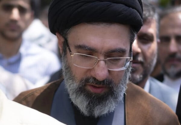 ΜΟΤΖΤΑΜΠΑ ΧΑΜΕΝΕΙ ΙΡΑΝ 