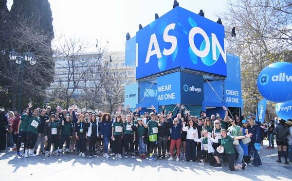 Περισσότεροι από 30.000 δρομείς έτρεξαν σαν ένα στον Ημιμαραθώνιο της Αθήνας