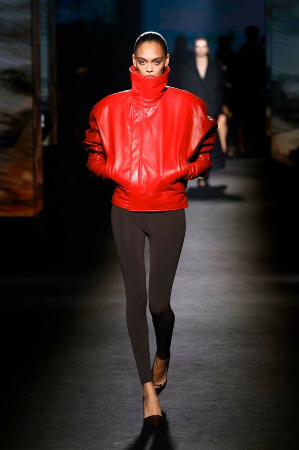 Balenciaga: Το Euphoria μπήκε στην πασαρέλα του Παρισιού