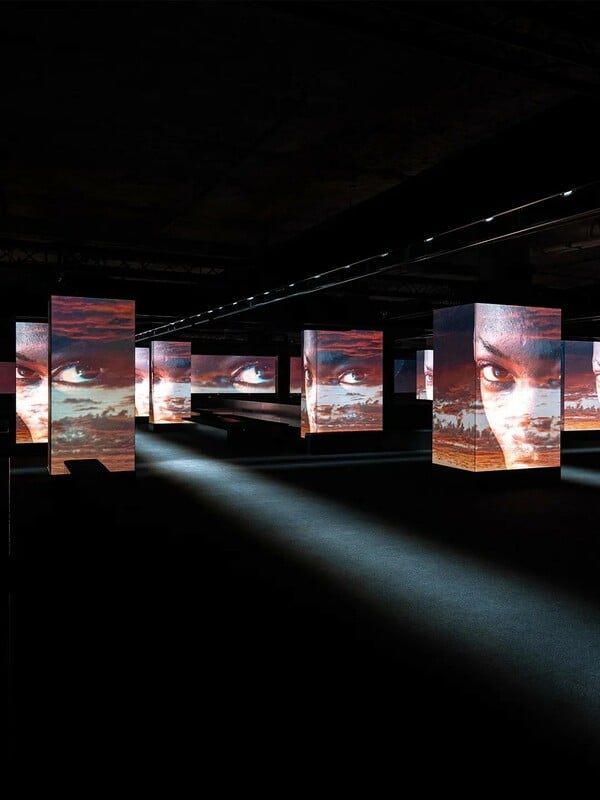 Balenciaga: Το Euphoria μπήκε στην πασαρέλα του Παρισιού