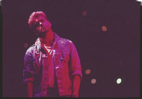 Ο George Michael επιστρέφει με ένα χαμένο φιλμ από την εποχή του Faith