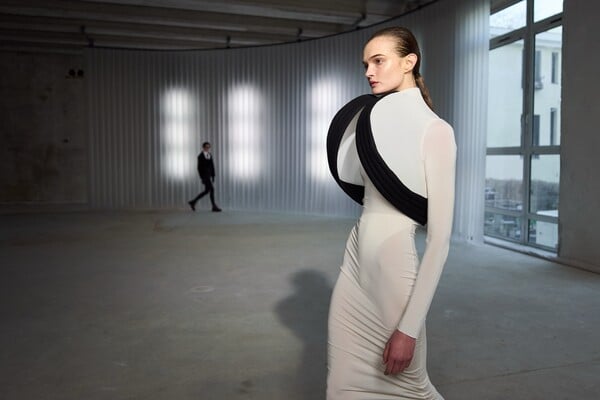 Licence to Play Ή Παίζοντας (σκληρά) με τη μόδα.