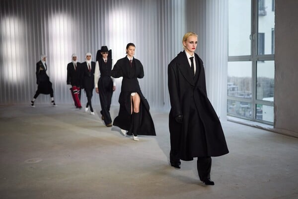 Licence to Play Ή Παίζοντας (σκληρά) με τη μόδα.