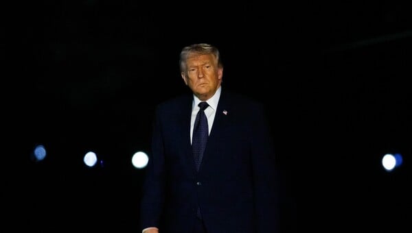 ΤΡΑΜΠ ΙΡΑΝ ΝΑΡΚΕΣ ΣΤΕΝΑ ΟΡΜΟΥΖ