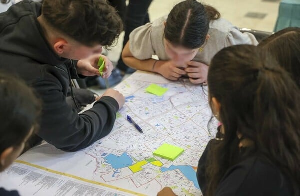 Από το προαύλιο στον διαδικτυακό εκφοβισμό, χρειάζεται να «ακούσουμε» τη βία των ανηλίκων