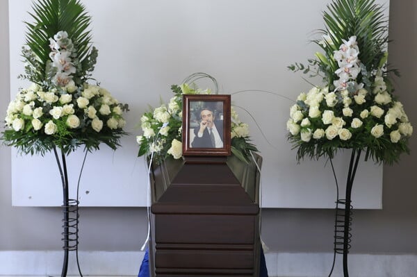 Πλήθος κόσμου στο τελευταίο «αντίο» στον Γιώργο Βότση