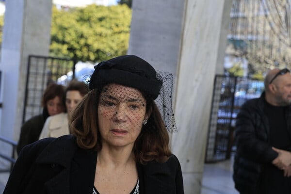 Πλήθος κόσμου στο τελευταίο «αντίο» στον Γιώργο Βότση