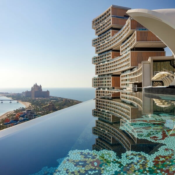 Πόλεμος στη Μέση Ανατολή - FT: $600 εκατ. την ημέρα κοστίζει στην περιφερειακή τουριστική βιομηχανία