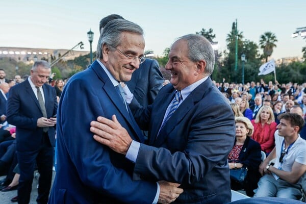 Ο πόλεμος, οι δημοσκοπήσεις και η εύθραυστη αισιοδοξία στο Μαξίμου