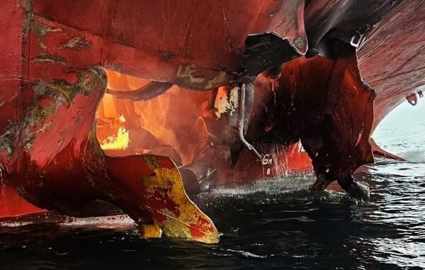 Στενά του Ορμούζ: Ένα ελληνόκτητο ανάμεσα στα τρία φορτηγά πλοία που χτυπήθηκαν από άγνωστης προέλευσης βλήματα