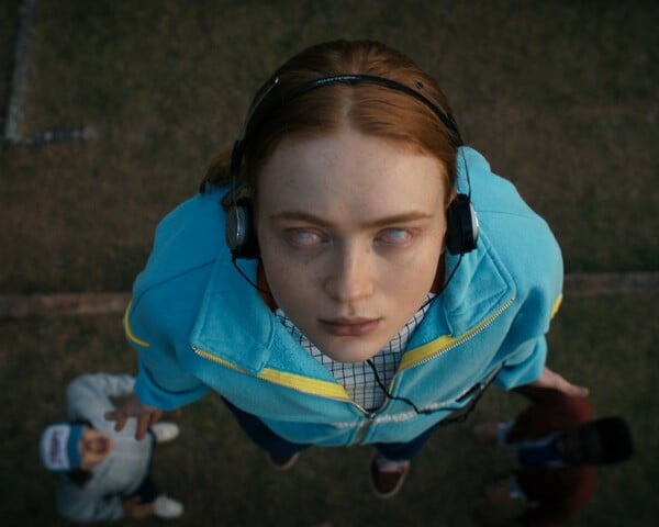 Η Sadie Sink λέει ότι το Stranger Things την προστάτευσε, λίγο πριν από την πρεμιέρα της ως Ιουλιέτα στο Λονδίνο