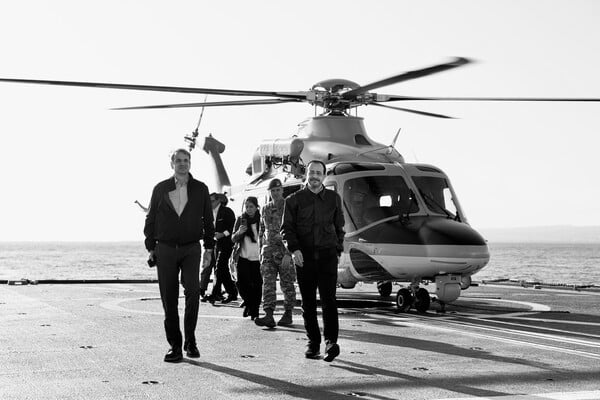 Ο πόλεμος, οι δημοσκοπήσεις και η εύθραυστη αισιοδοξία στο Μαξίμου