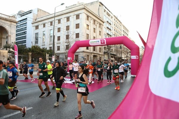 Μια ξεχωριστή Κυριακή στον 14ο Ημιμαραθώνιο της Αθήνας με την COSMOTE TELEKOM