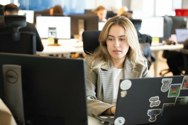 Dialectica: Πώς είναι να ξεκινάς την καριέρα σου σε μια από τις ταχύτερα αναπτυσσόμενες εταιρείες της Ευρώπης