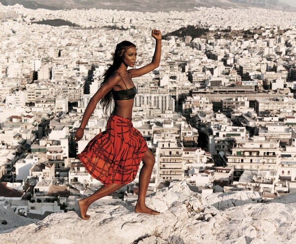 «Είσαι ό,τι φοράς», μια έκθεση για την τέχνη και το ρούχο στον 21ο αιώνα