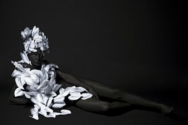 «Είσαι ό,τι φοράς», μια έκθεση για την τέχνη και το ρούχο στον 21ο αιώνα