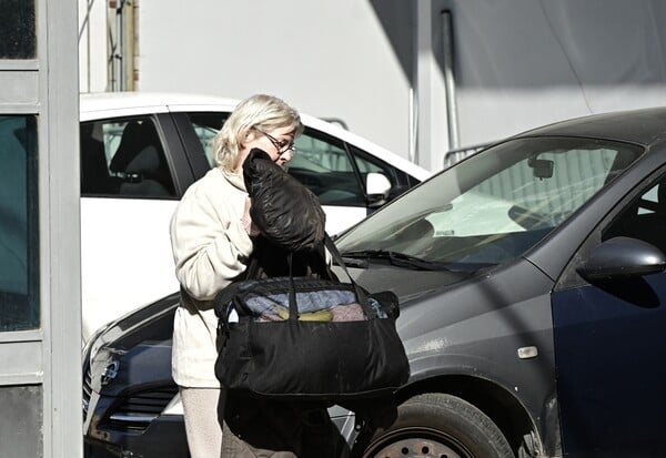 ΕΛΕΝΗ ΖΑΡΟΥΛΙΑ ΠΑΡΑΔΟΘΗΚΕ ΑΤ ΠΕΥΚΗΣ