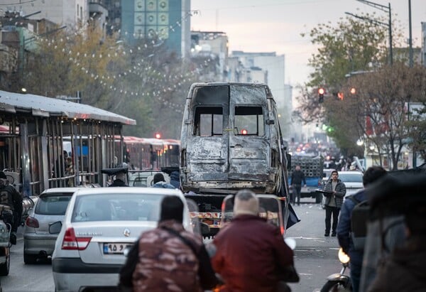 «Δάχτυλα στη σκανδάλη»: Οι Ιρανικές Αρχές προειδοποιούν τους πολίτες καθώς καλούνται σε δράση