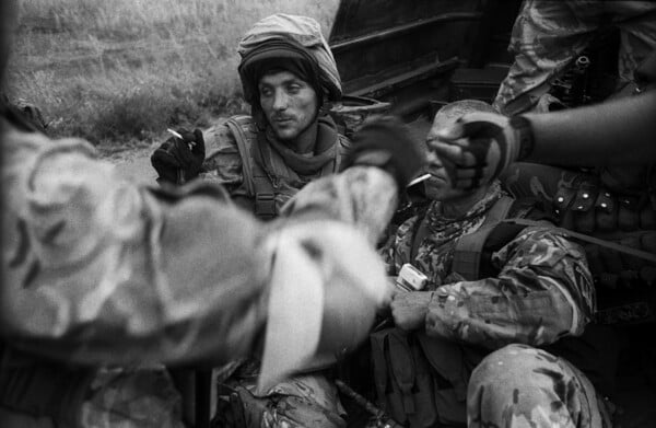 Στο Κίεβο, οι εικόνες του Oleksandr Glyadyelov αψηφούν τις βόμβες