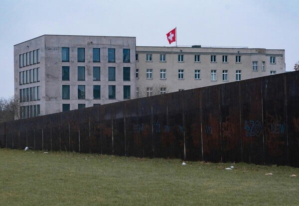 ΠΡΕΣΒΕΙΑ ΕΛΒΕΤΙΑ ΙΡΑΝ ΠΟΛΕΜΟΣ ΜΕΣΗ ΑΝΑΤΟΛΗ