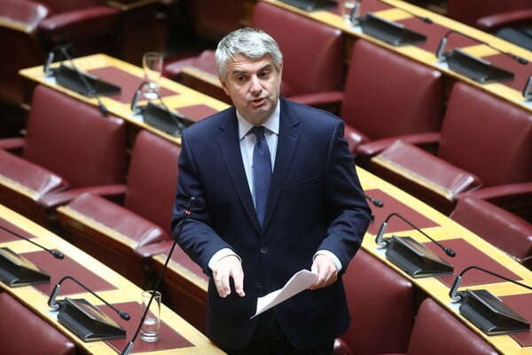 ΠΑΣΟΚ: «Ένα βήμα μπροστά, δύο βήματα πίσω»