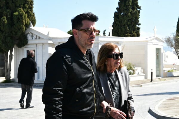 Γιώργος Μαρίνος: Συγκίνηση στο τελευταίο «αντίο» του μεγάλου Έλληνα σόουμαν