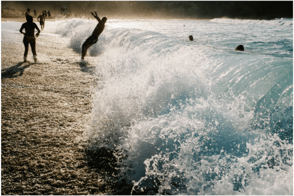 Οι όμορφες, μικρές στιγμές της Αθήνας με τη ματιά του Ντάγκλας Μάρτιν Έβελι