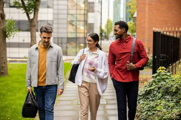 Αγγλικά και σπουδές: Πώς να επιλέξετε τις εξετάσεις που θα ανοίξουν πόρτες στο εξωτερικό