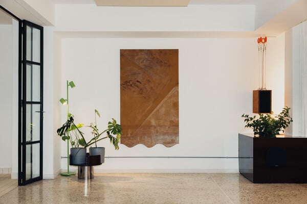 ΕΠΕΞ Ένα σπίτι όπου τα μπάνια έχουν πρωταγωνιστικό ρόλο/Ένα σπίτι με το γούστο του καλλιτέχνη και όλα φτιαγμένα από τον ίδιο