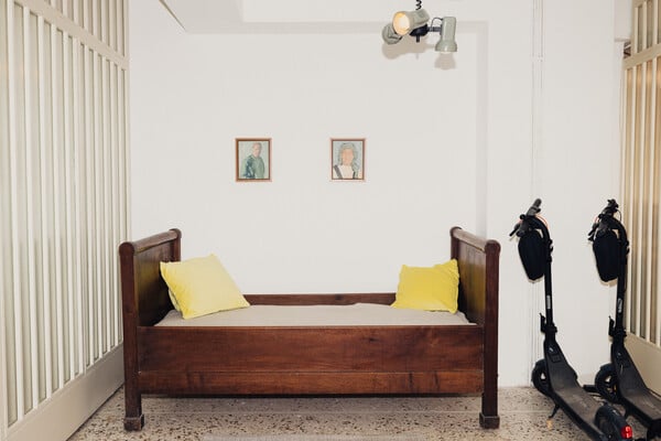 ΕΠΕΞ Ένα σπίτι όπου τα μπάνια έχουν πρωταγωνιστικό ρόλο/Ένα σπίτι με το γούστο του καλλιτέχνη και όλα φτιαγμένα από τον ίδιο