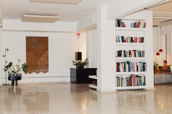 ΕΠΕΞ Ένα σπίτι όπου τα μπάνια έχουν πρωταγωνιστικό ρόλο/Ένα σπίτι με το γούστο του καλλιτέχνη και όλα φτιαγμένα από τον ίδιο