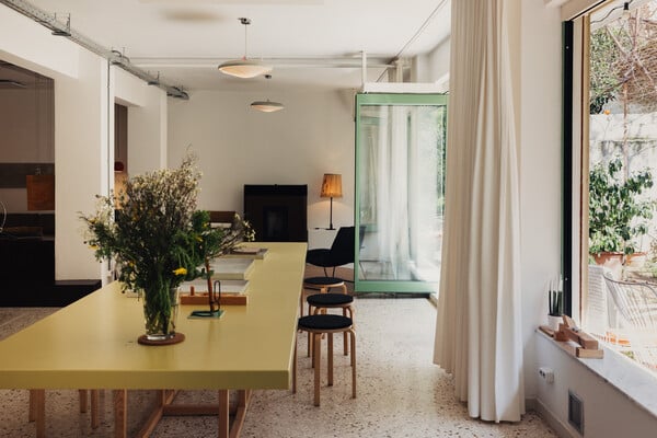 ΕΠΕΞ Ένα σπίτι όπου τα μπάνια έχουν πρωταγωνιστικό ρόλο/Ένα σπίτι με το γούστο του καλλιτέχνη και όλα φτιαγμένα από τον ίδιο